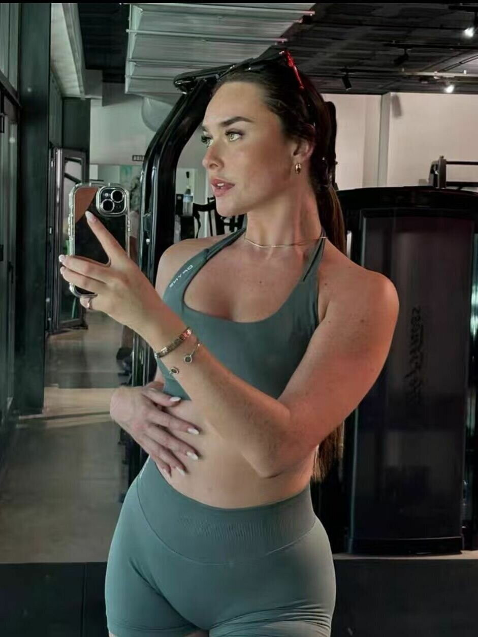 Dneyf DFY Women Impact Seamles - đánh giá và giá Sports Bra Racerback